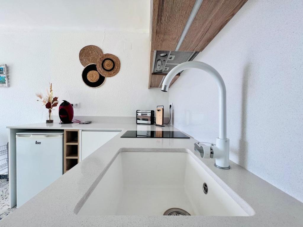Sylvia 4A - Estudio En Primera Linea De Mar - Centrico - Terraza Vista Mar - Playa - Wifi Apartman Empuriabrava Kültér fotó